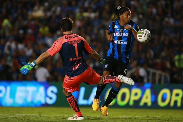 Respekt! Der Großmeister Ronaldinho kann es immer noch!