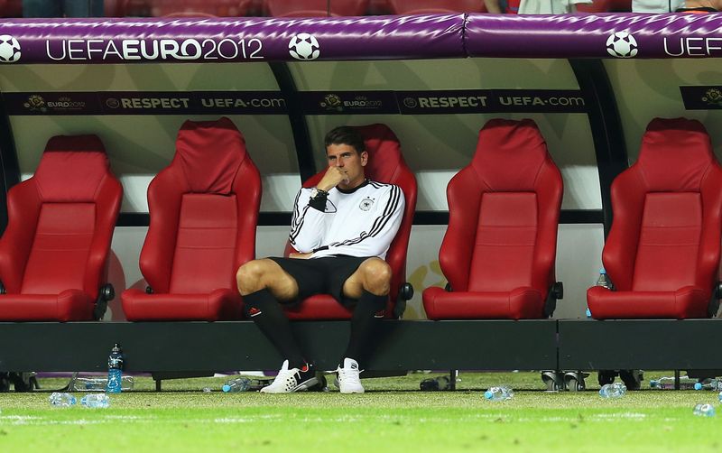 Gomez Wird Erneut Geschlagen Gomez Wird Erneut Geschlagen