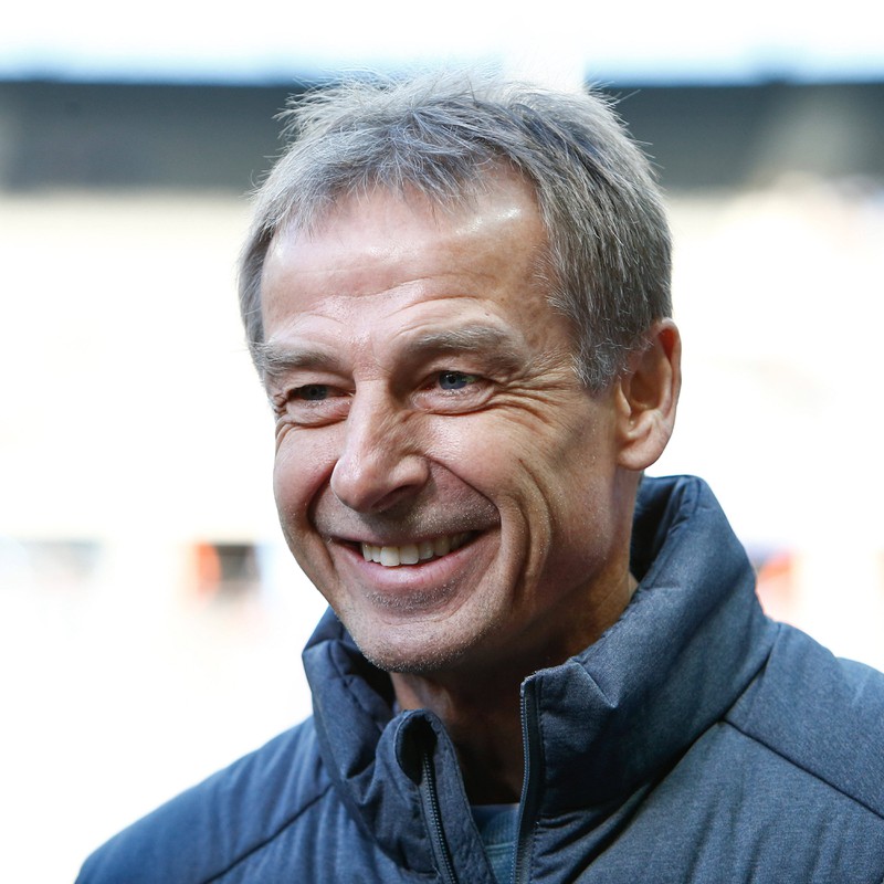 Dieses Bild zeigt den Fußball-Trainer Jürgen Klinsmann.