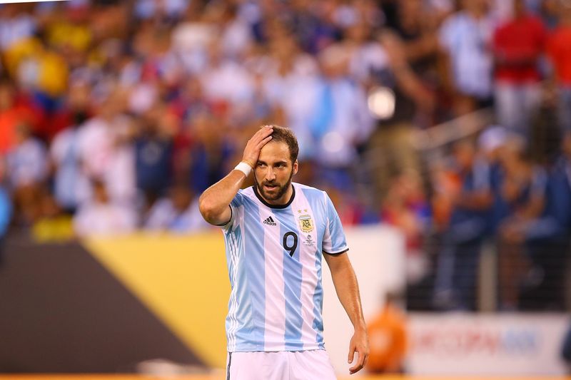 Erstes Spiel von Higuain - Und die Fans sind enttäuscht!