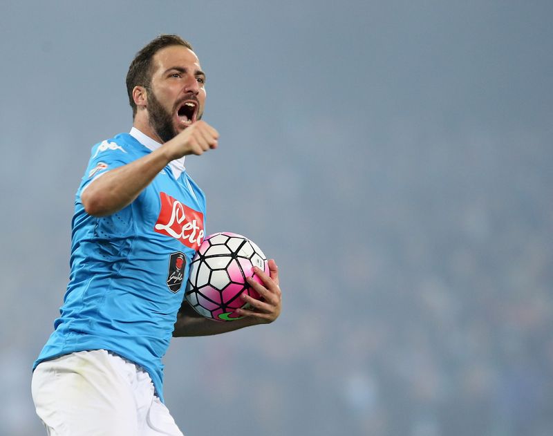 Erstes Spiel von Higuain - Und die Fans sind enttäuscht!