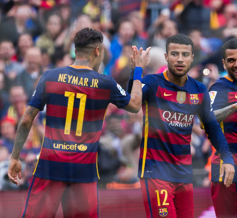 So werden Neymar und Rafinha im Barca-Training von Justin Bieber vorgeführt