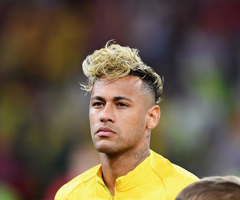 Neymar kassiert eines der höchsten Gehälter im Fußball.