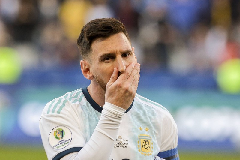 Messi sah bei seinem Debüt für Argentinien die rote Karte