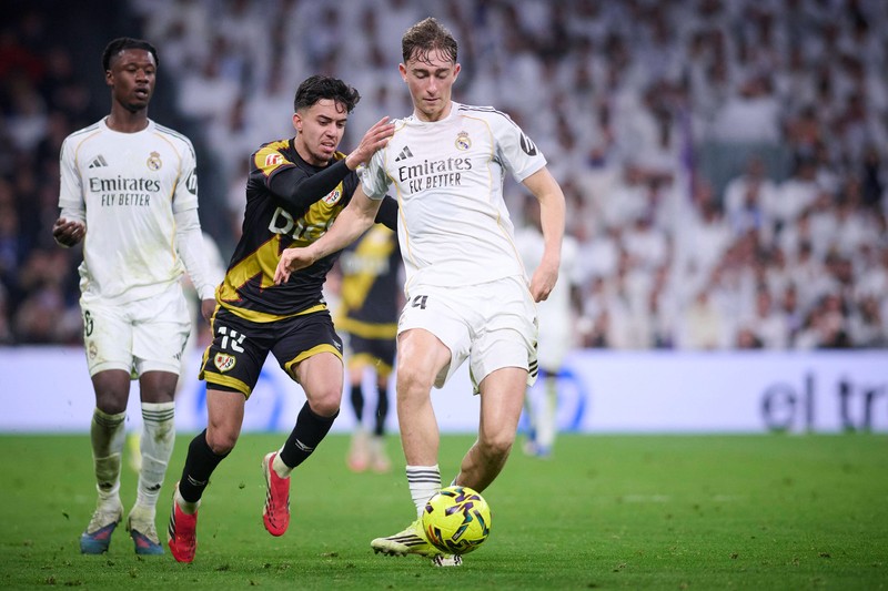 Der Technik-Riese: Dean Huijsen (1,97m) überzeugt bei Real Madrid auch mit seinen technischen Fähigkeiten.