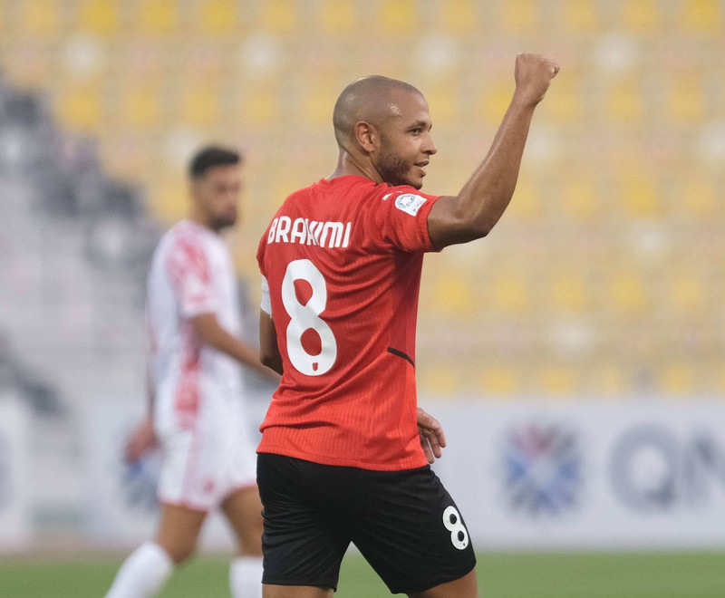 Der Fußballer Brahimi freut sich über ein Tor