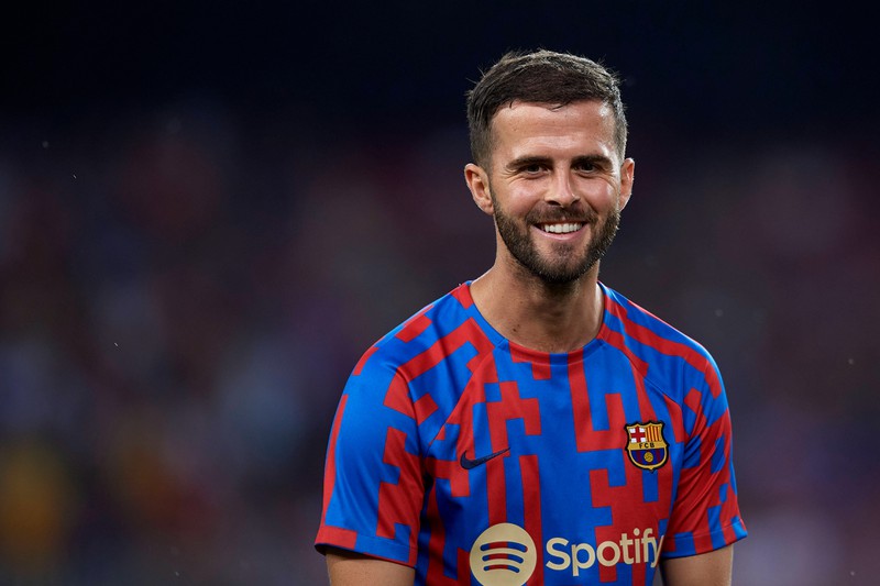 Der Fußballer Pjanic wurde nach seiner Zeit in Asien vereinslos.
