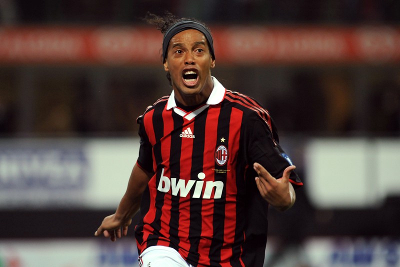Ronaldinho spielt bei Kaka als Rechtsaußen