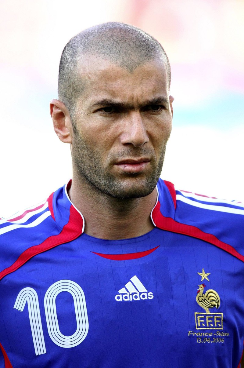Zinedine Zidane ist natürlich im Mittelfeld von Kakas Dreamteam