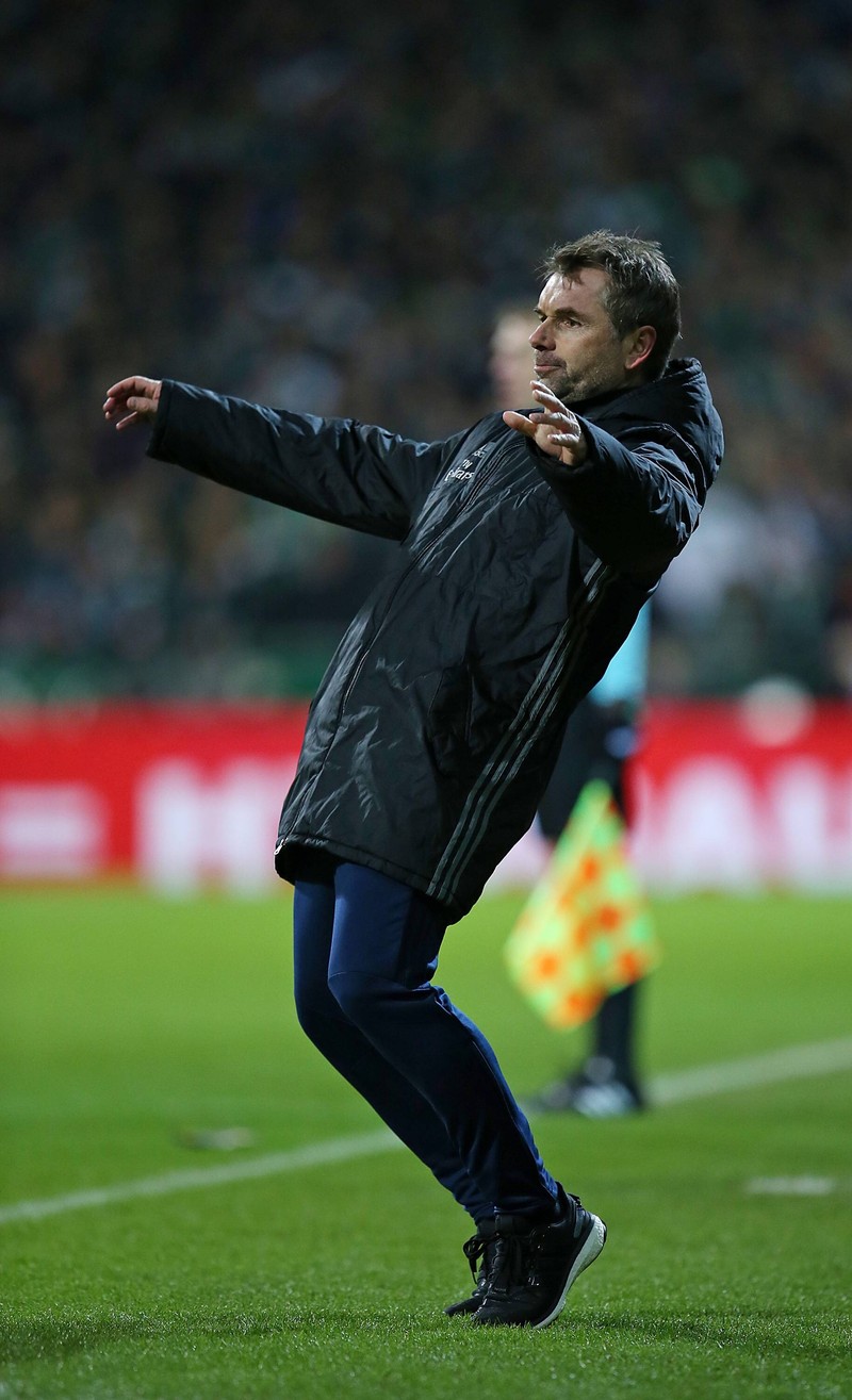 Auch Bernd Hollerbach kann 2018 den ersten Bundesliga–Abstieg des HSV nicht verhindern.