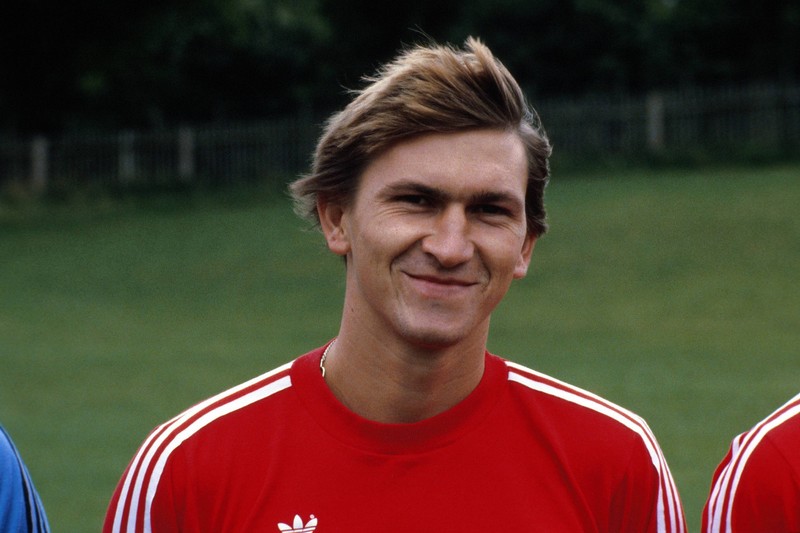 Klaus Augenthaler ist der IV in Effenbergs bester Elf des FC Bayern München.