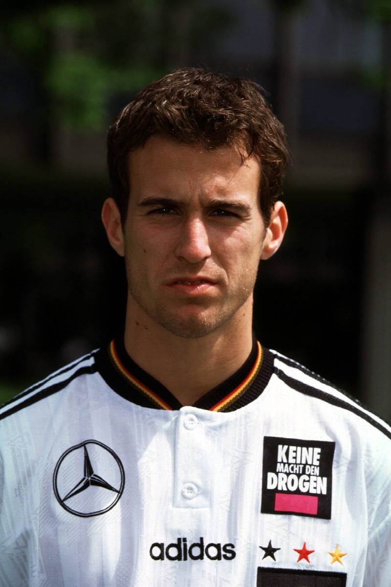 Mehmet Scholl hat es ebenfalls in Stefan Effenbergs Elf des FC Bayern geschafft.