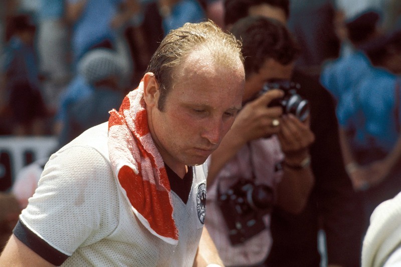 Uwe Seeler spielte auch in seinen 30ern noch erfolgreichen Fußball.