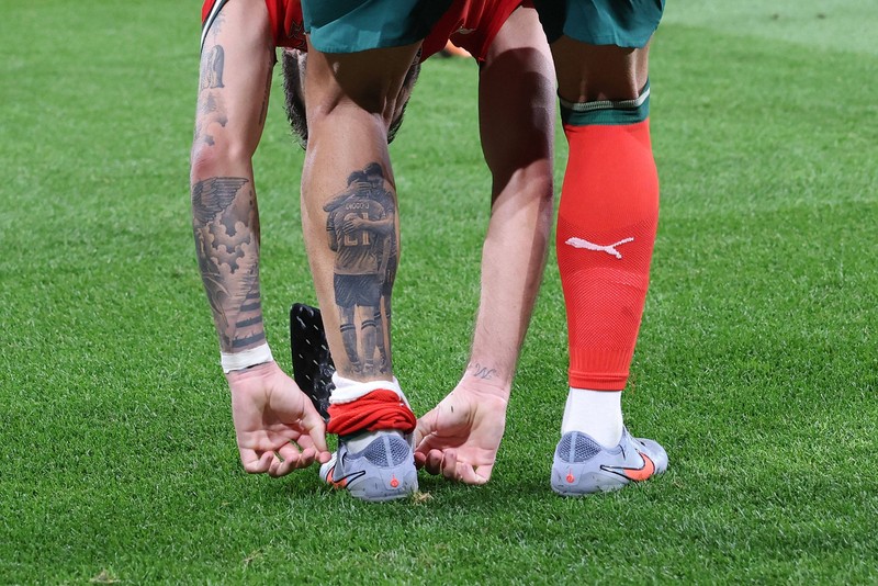 Welche Fußballspieler sind tätowiert und welche Bedeutung haben die Motive?