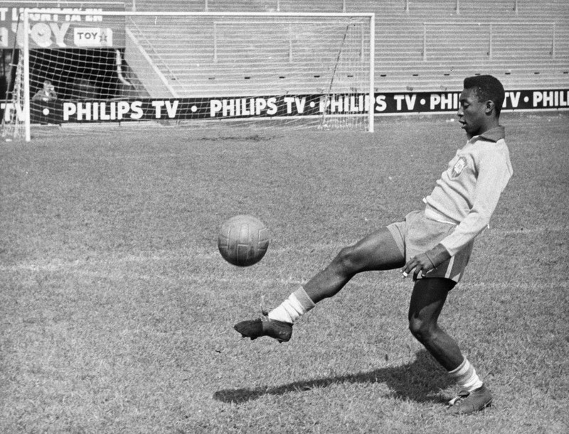 Pelé ist bis heute einer der bekanntesten Fußballspieler der Geschichte.