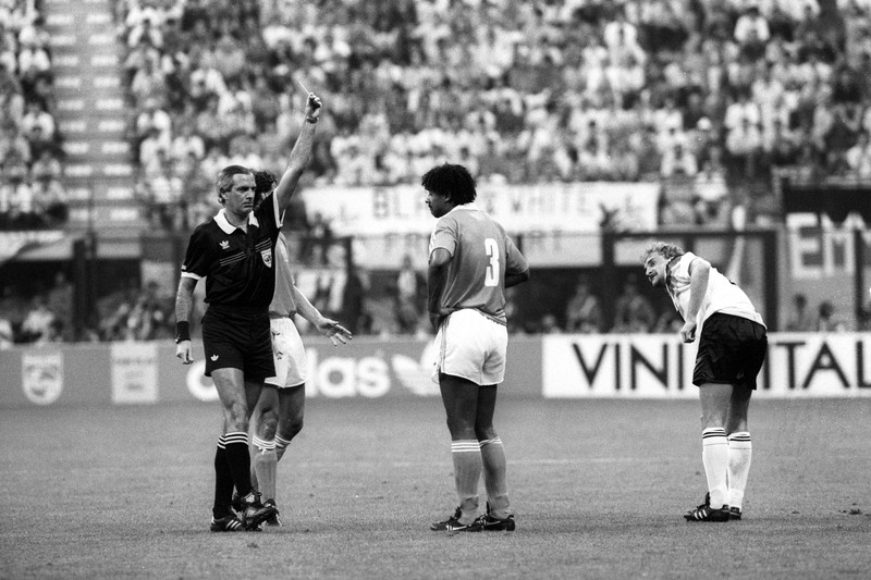 Frank Rijkaard und Rudi Völler gerieten 1990 aneinander.