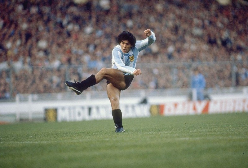 Dieses Bild zeigt Fußballlegende Diego Maradona.