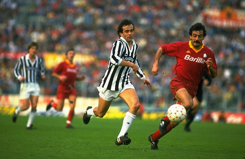 Dieses Bild zeigt Fußballlegende Michel Platini.