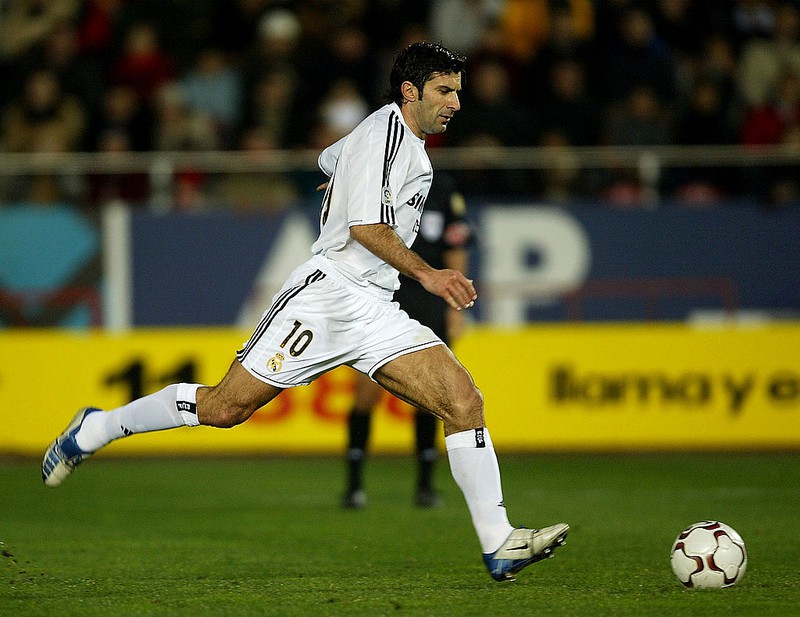 Dieses Bild zeigt Fußballlegende Luís Figo.