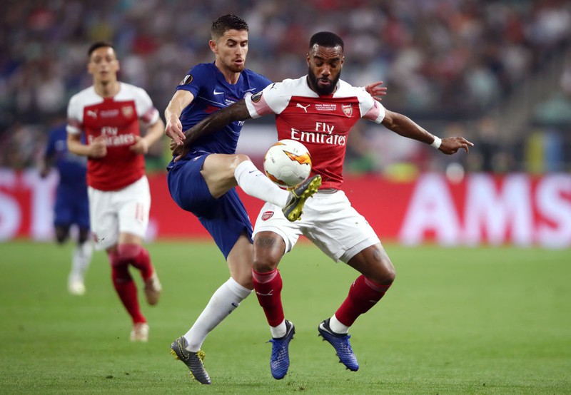 Dieses Bild zeigt Fußballspieler Jorginho, der in der Saison 18/19 einen teuren Transfer hinter sich hat.