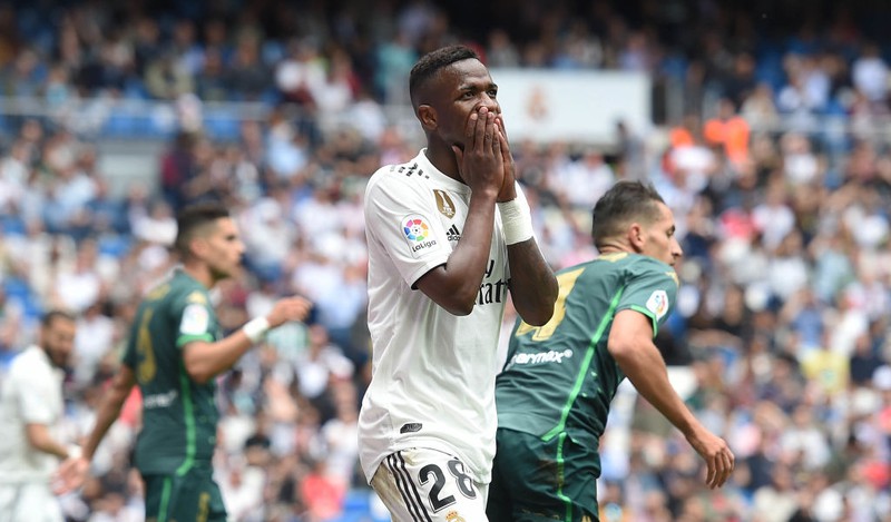 Dieses Bild zeigt Fußballspieler Vinicius Junior, der in der Saison 18/19 einen teuren Transfer hinter sich hat.