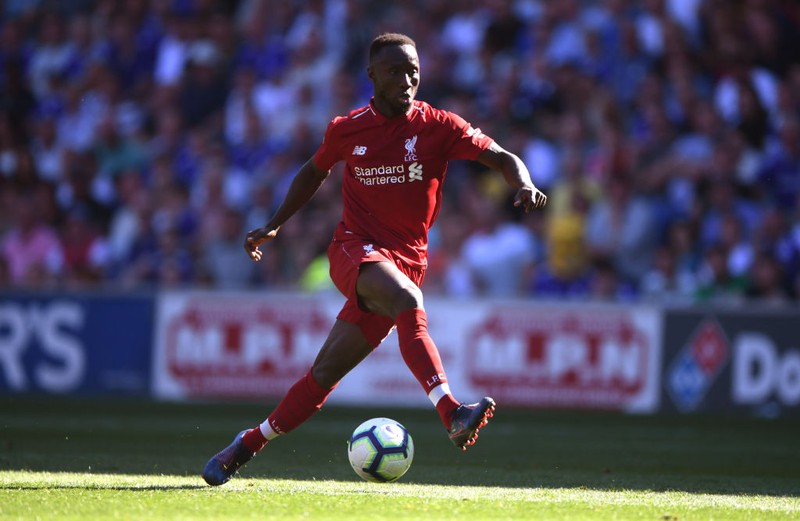 Dieses Bild zeigt Fußballspieler Naby Keita, der in der Saison 18/19 einen teuren Transfer hinter sich hat.