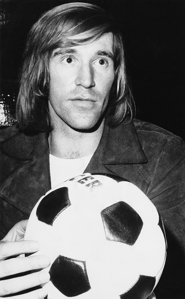 Dieses Bild zeigt die deutsche Fußball-Legende Günter Netzer.