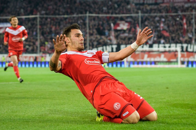 Ayhan, der von Schalke zu Düsseldorf kam