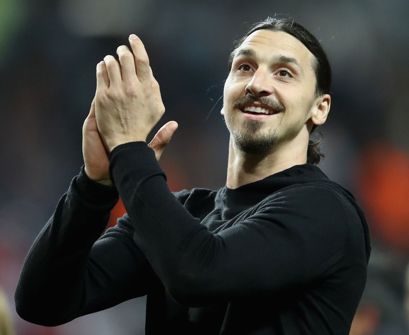 Zlatan Ibrahimovic beklatscht seine Erfolge