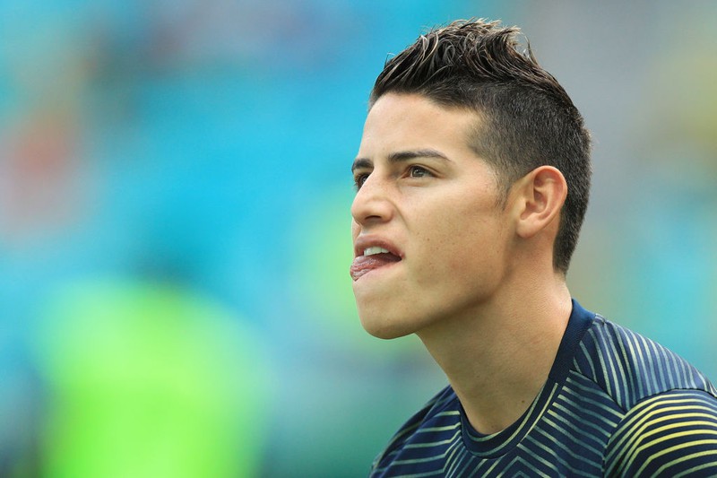 James Rodriguez neben dem Feld