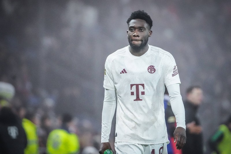 Alphonso Davies hat einen Highschool-Abschluss aus Kanada.