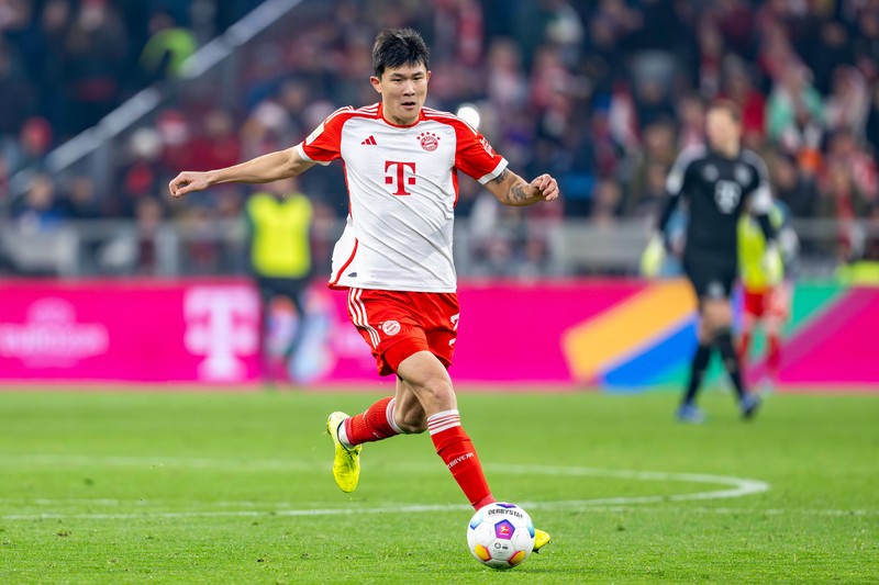 Minjae Kim ist Profi beim FC Bayern und hat einen Schulabschluss, brach sein Studium aber ab.