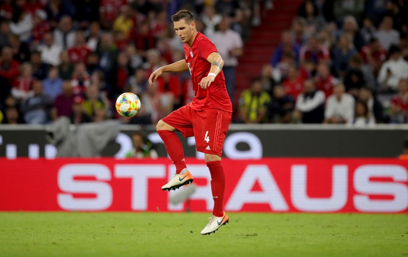 Niklas Süle von Bayern mit dem Ball