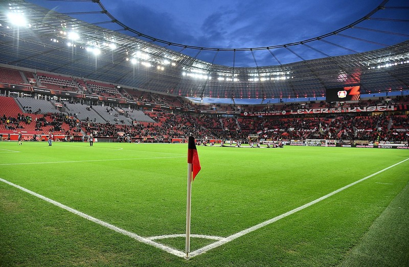 Bayer Leverkusen hat zur Saison 2024/25 die Preise in der BayArena leicht angehoben, aber Bier und Pommes bleiben stabil.