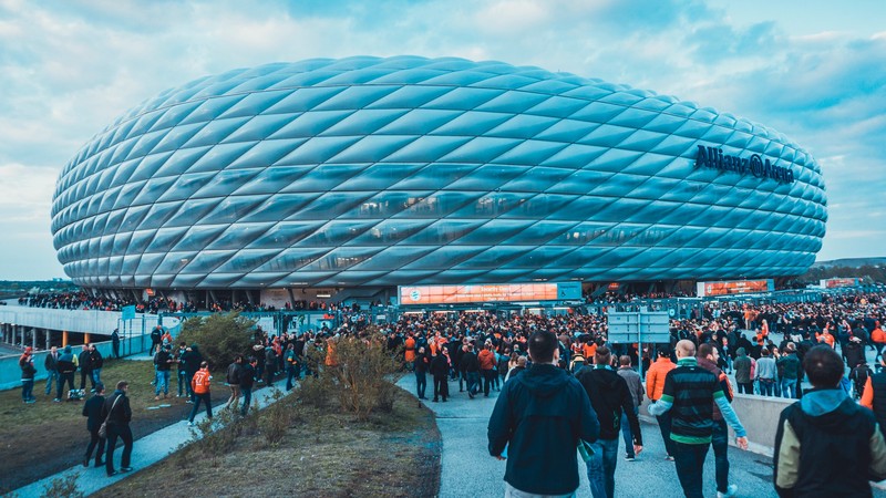 In der Allianz Arena in München muss man im Vergleich ordentlich in die Tasche greifen.