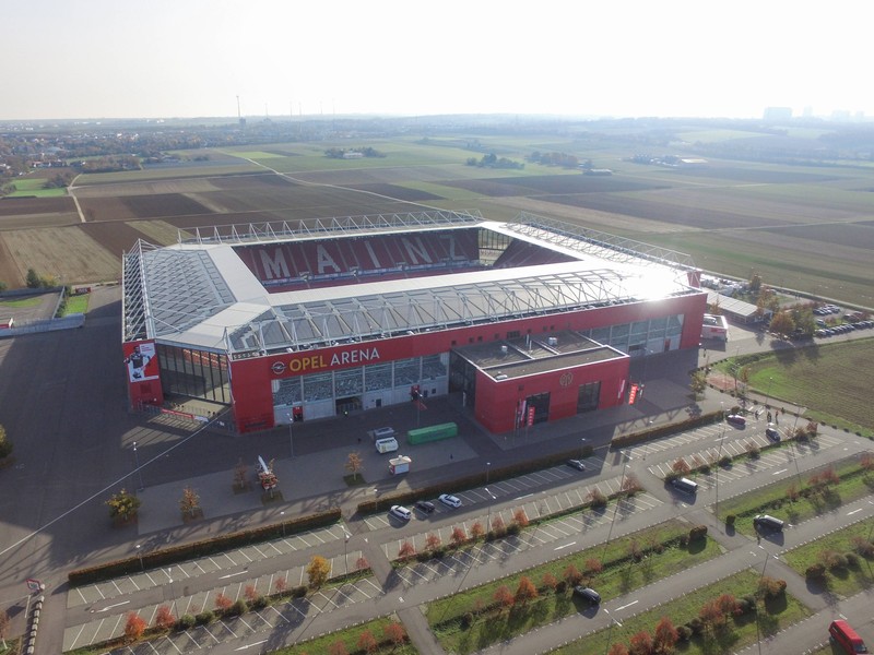 In der Mewa Arena kosten Bier nun 5,20 Euro und Bratwurst 4,10 Euro, um gestiegene Kosten zu decken.