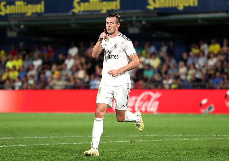 Gareth Bale rennt über das Feld