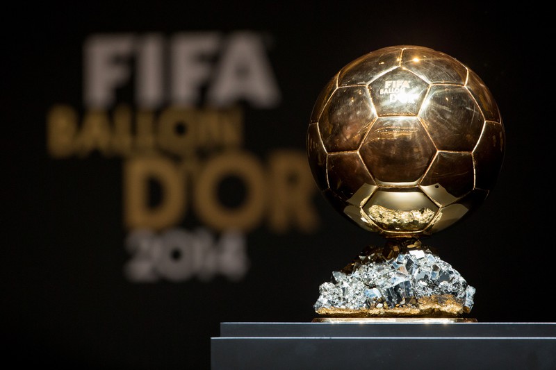 Es ist der Ballon d'or zu erkennen, welcher die größte Auszeichnung für einen Fußballspieler ist