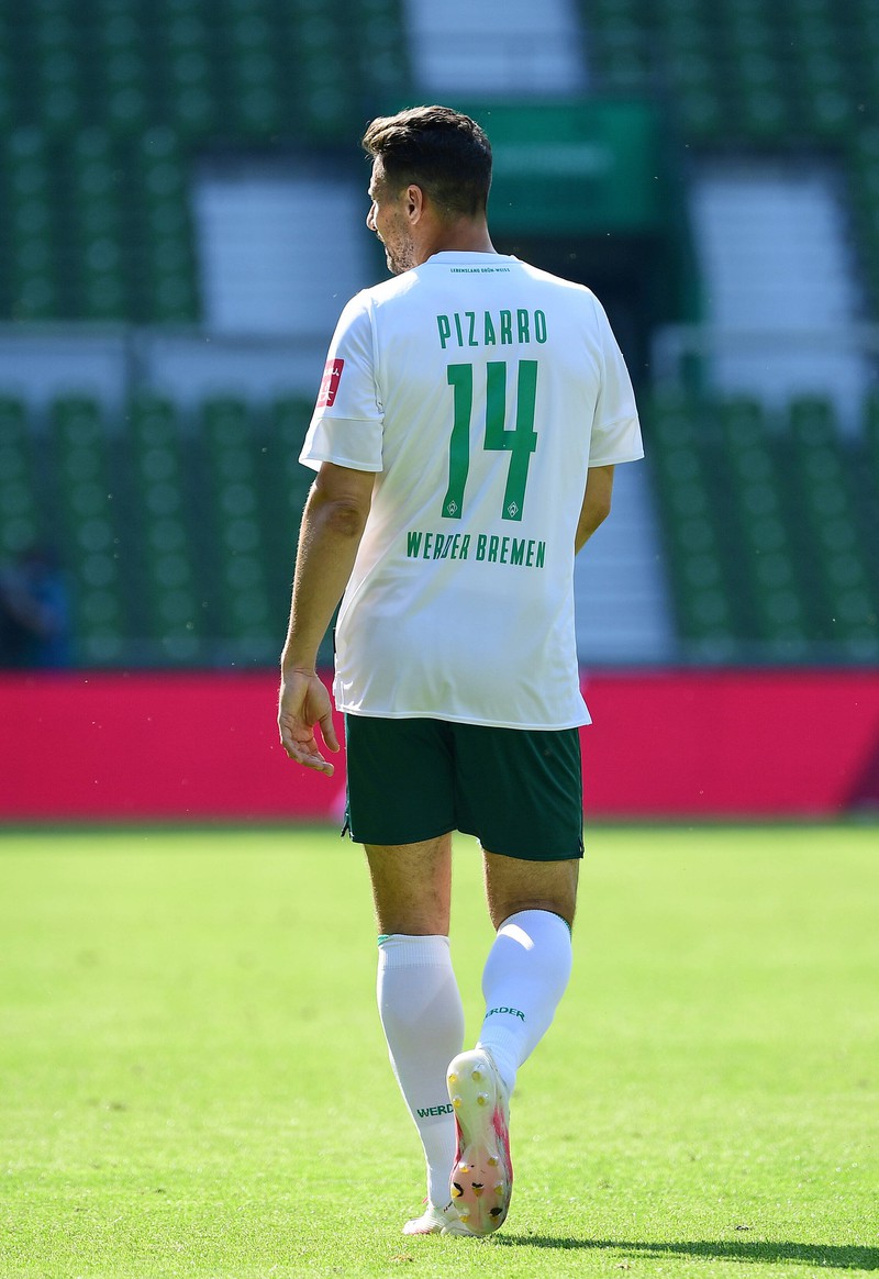 Claudio Pizarro ist der älteste Feldspieler, der jemals in der Bundesliga aktiv war.