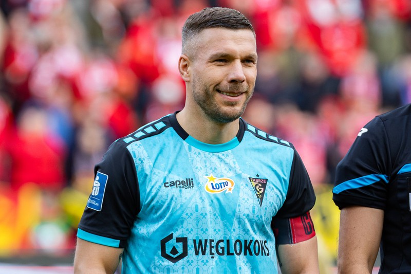 Lukas Podolski auf dem Platz, der zur Zeit in der türkischen Liga spielt