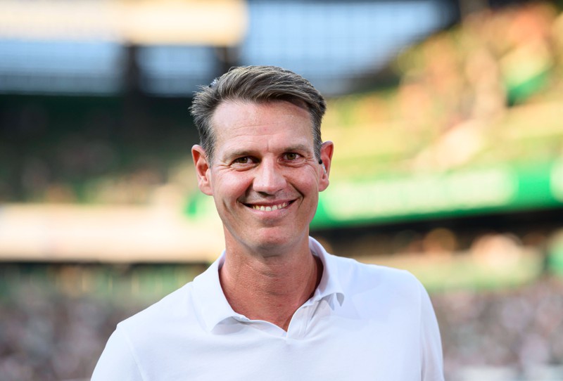 Tim Borowski auf dem Spielfeld als Co-Trainer bei Werder Bremen