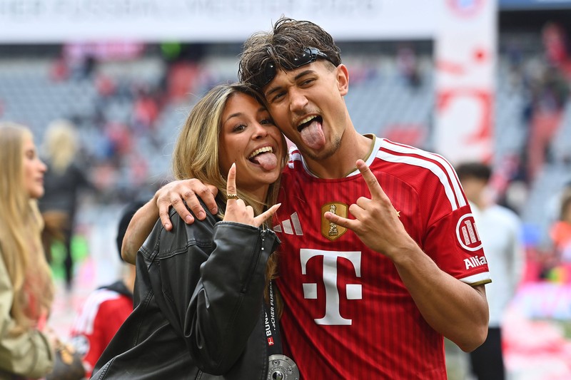 Josefine Scholl und Bayern-Youngster Tom Bischof sind seit 2025 offiziell ein Paar.