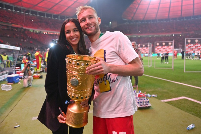 Konrad Laimer hat im Juni 2023 seine Frau Ines-Sarah geheiratet.