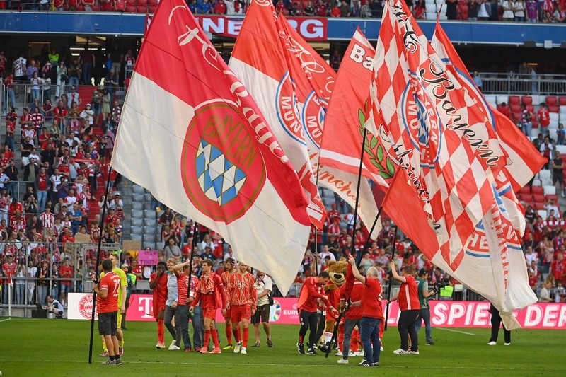 Wer sind wohl die schönen Frauen der FC Bayern München Spieler?