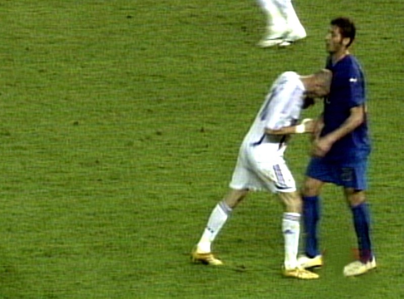 Zinedine Zidane, der dem  Italiener Marco Materazzi einen Kopfstoß verpasste