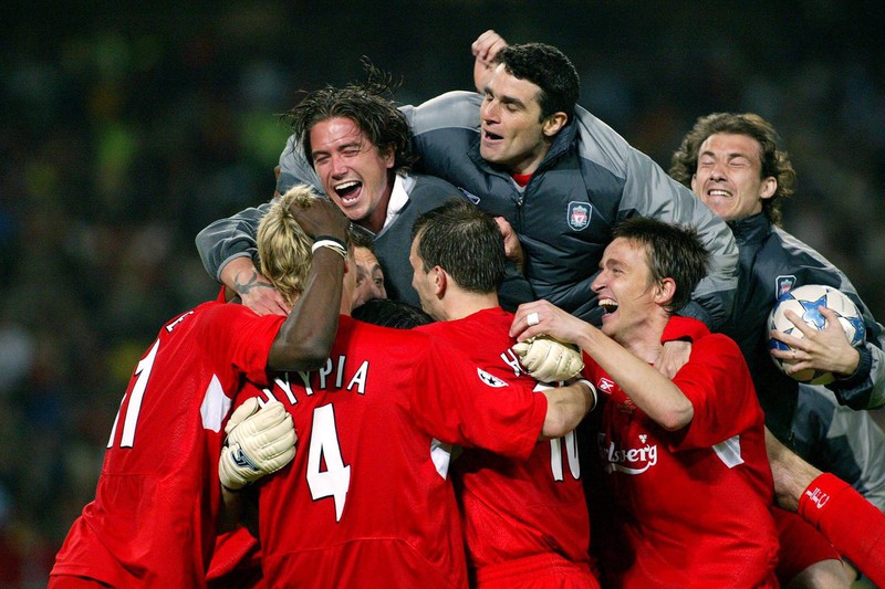 Die Spieler des FC Liverpool feiern den Sieg der Champions League 2004/2005 nach einem spektakulären Finale gegen den AC Mailand. Es ist eine der spektakulärsten Aufholjagden in der Geschichte des Fußballs