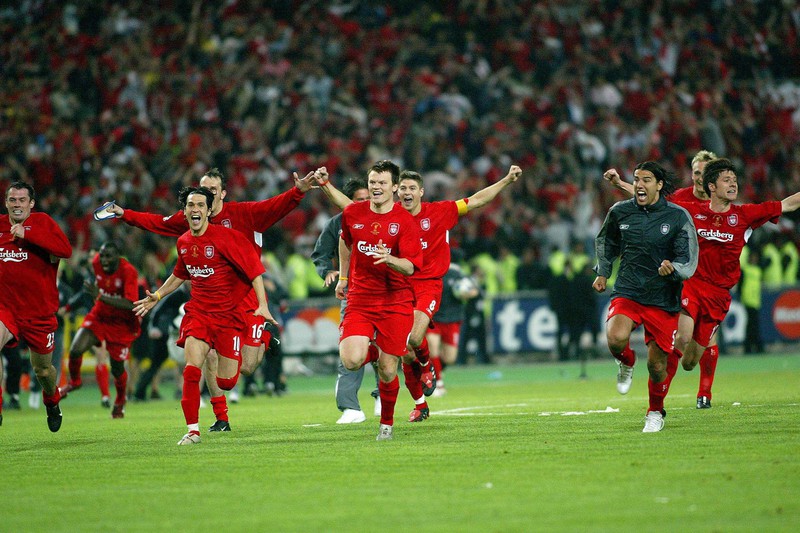 Die Spieler des FC Liverpool feiern den Sieg der Champions League 2004/2005 nach einem spektakulären Finale gegen den AC Mailand