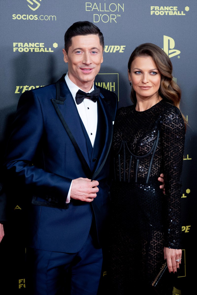 Auf dem Foto ist Fußballer Robert Lewandowski mit seiner Frau Anna zu sehen