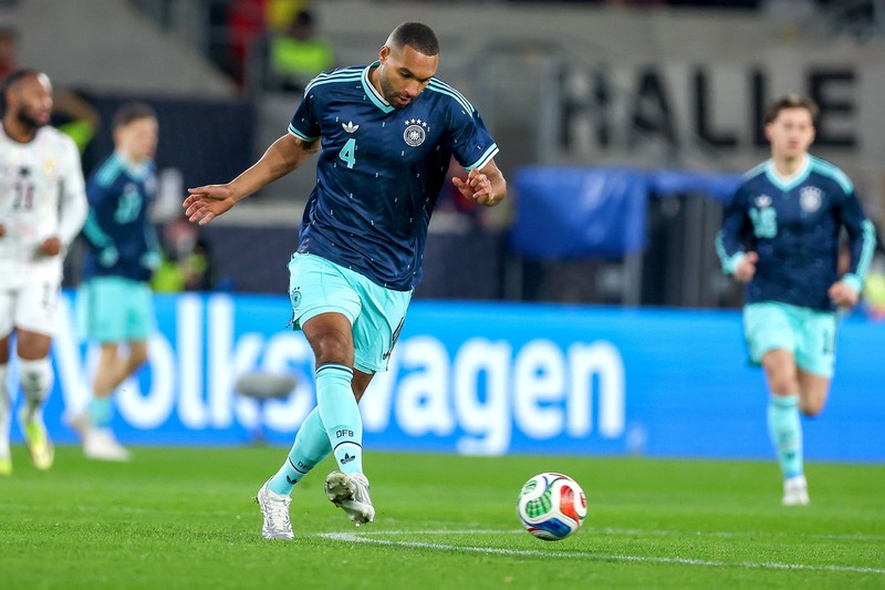 Jonathan Tah darf in der Abwehr von Lothar Matthäus nicht fehlen.