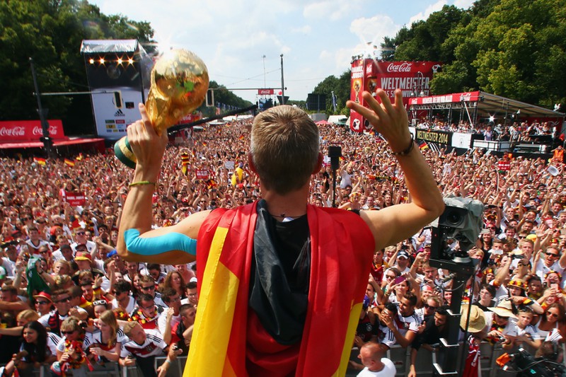Bastian Schweinsteiger hat zusammen mit der deutschen Nationalmannschaft den Weltmeistertitel nach Deutschland geholt